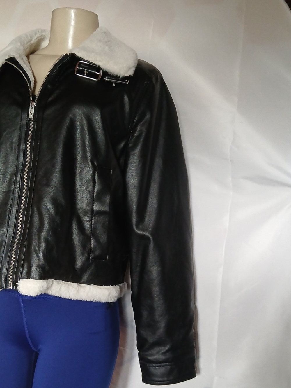 Hollister Women's Black Faux Leather Aviator Bomber Jacket Faux Fur Collar SizeL - Picture 4 of 15